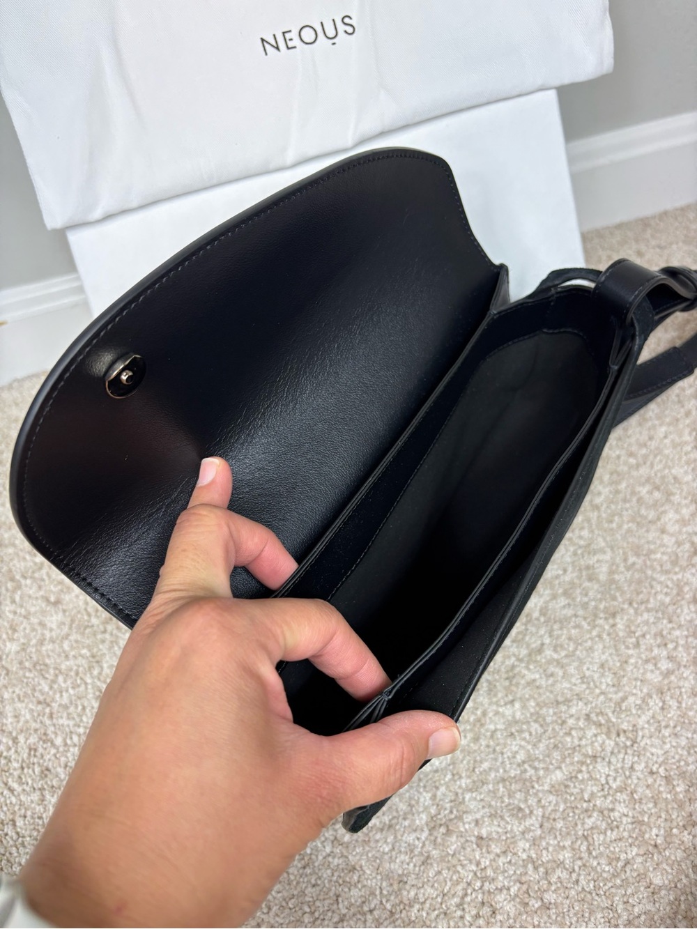 New Neous Berenices Saddle Shoulder Bag Black - Picture 7 of 9